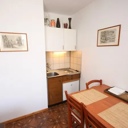 6474c Apartment *